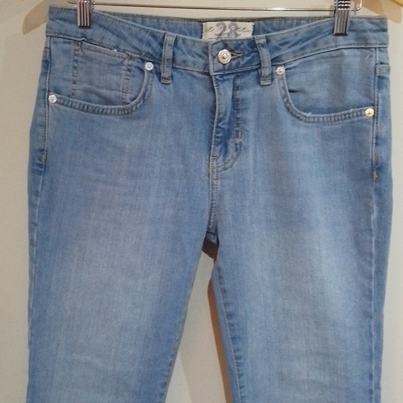 A5 Free People We the Free 28 blue jeans NWOT - Picture 2 of 9